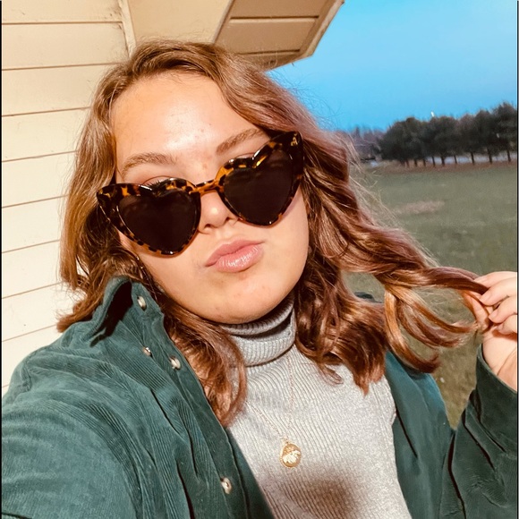 Meet your Posher, Carly - Picture 1 of 1